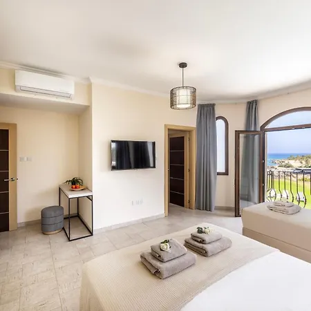 Villa Sunnyvillas: 4br Seafront Villa*private Pool*bw44